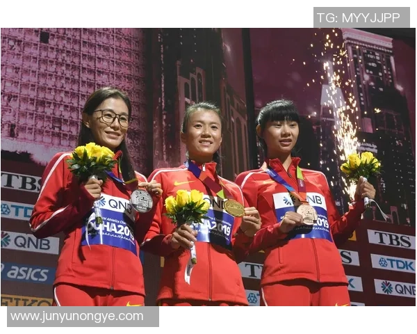 专访羽毛球明星周丽探索她成功背后的秘诀与心路历程